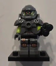 LEGO Series 9 (2013) Alien Avenger Minifigure  w/ Armor, Blaster, & Base (71000)