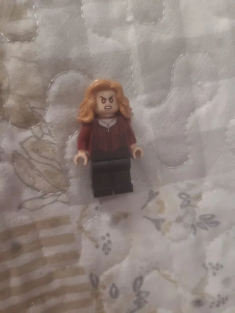 LEGO Wanda Maximoff Minifigure Scarlet Witch, SH897, 76269 Avengers Tower