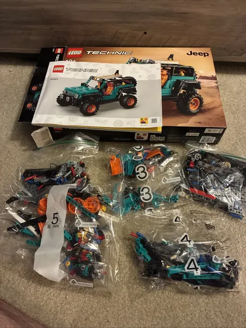 LEGO Technic 42227 Jeep Wrangler Rubicon 723-Piece 100% Complete Set w/ Box