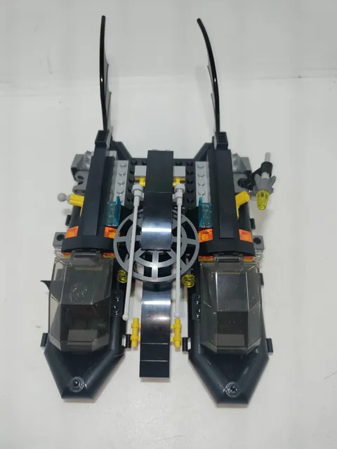 Lego DC Super Heros- The Batboat (76034) Incomplete Missing Few Pieces