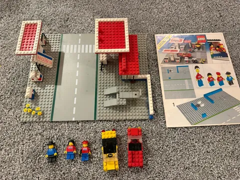 LEGO Legoland Exxon Gas Station 6375 - W/ Instructions & Minifigures - 1980