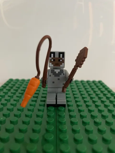 LEGO Minecraft Wolf Skin minifigure with Pigs And Bees