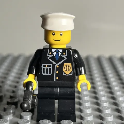 LEGO® Minifig cty0005a - Police - City Suit with Blue Tie and Badge - 1D
