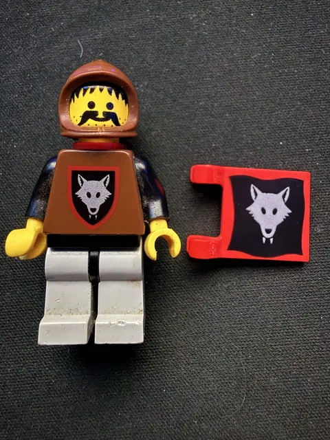LEGO Wolfpack Renegade Minifigure cas252 w/ Cape Flag Vintage Castle 6038 6075