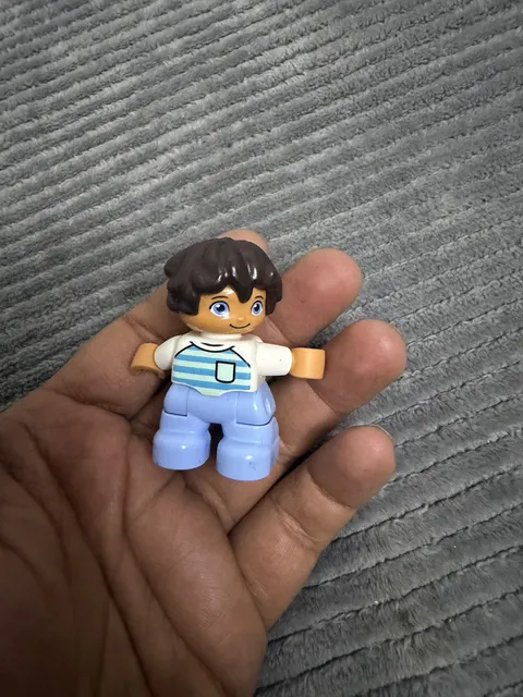 DUPLO Boy  Brown Hair 2” Action Figure Lego Plastic Toy
