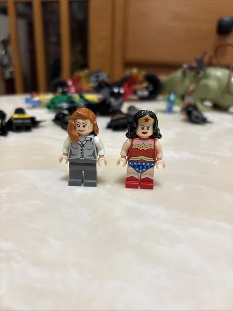 LEGO Lois Lane SH0075 & Wonder Woman SH0004 Bundle