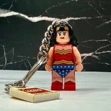LEGO DC Super Heroes Wonder Woman Minifigure Keychain 853433 Retro 2012
