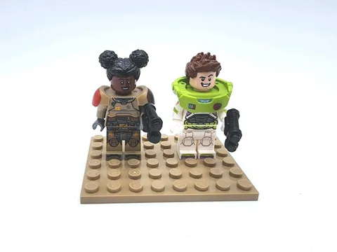 Toy Story LEGO Minifigures Disney  Buzz Lightyear & Izzy Hawthorne From (76830)