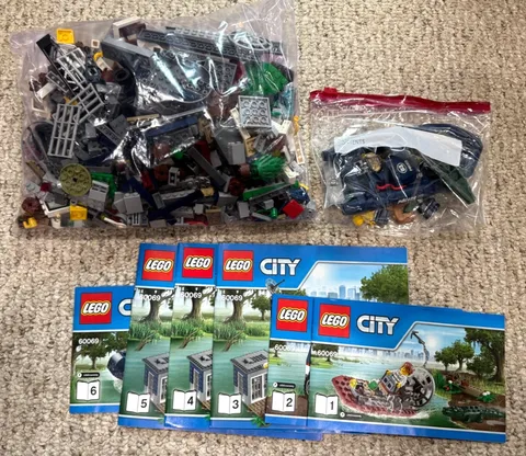 LEGO 60069 City Police Swamp Police Station - 100% complete & manual