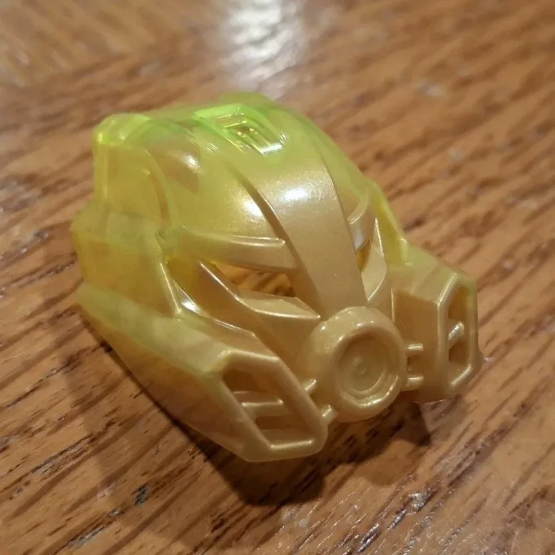 LEGO BIONICLE Lewa Gold Translucent Yellow Mask Plastic Piece