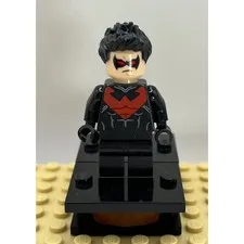 LEGO Nightwing Minifigure Red Eye Holes DC Super Heroes Batman 76011 sh085