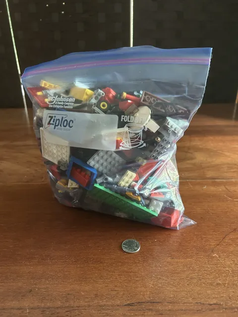 1 gallon bag of legos Pieces Random Mixed Lego