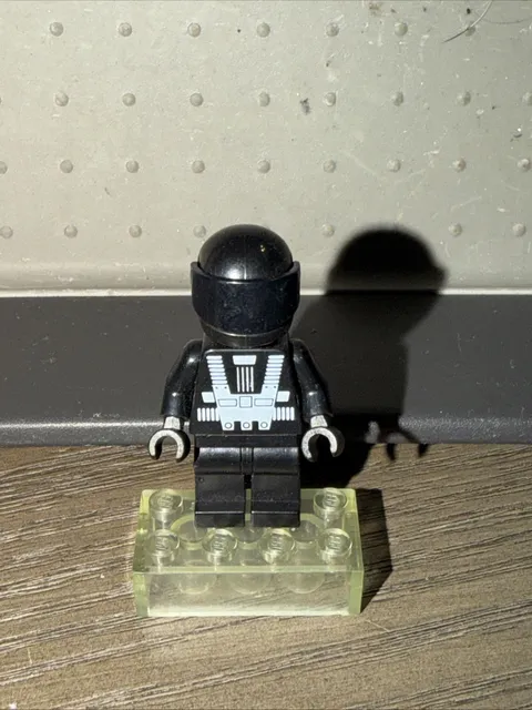 LEGO Blacktron 1 Minifig Space Vintage Classic With air Tank and Visor sp001