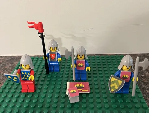 Lego Vintage Castle Minifigures Knights 6075 375 Yellow Castle Legoland