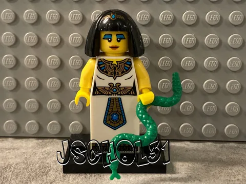 LEGO Egyptian Queen Cleopatra Minifigure Collectible CMF Series 5 (8805)