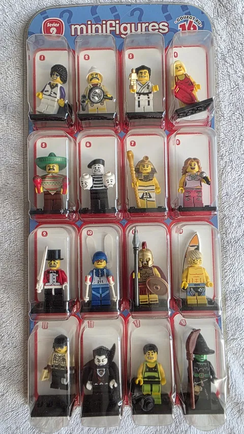 LEGO Minifigures Series 2 Complete Set 16 Figures Official Retail Display 8684