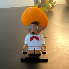 LEGO Speedy Gonzales Looney Tunes Minifigure Yellow Sombrero White Outfit