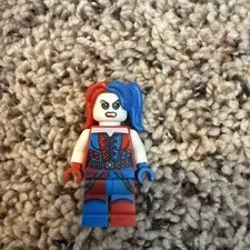 LEGO Harley Quinn Minifigure Blue and Red Hands and Pigtails sh0260 Batman