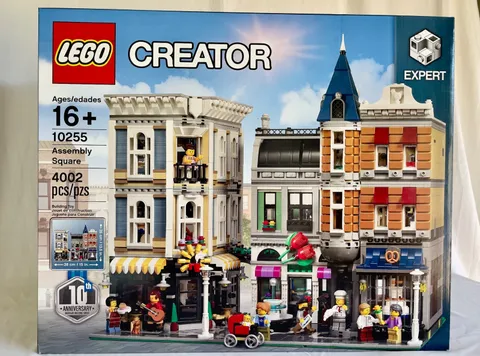 LEGO CREATOR Modular Buildings Assembly Square 10255 RETIRED SEALED NEW!