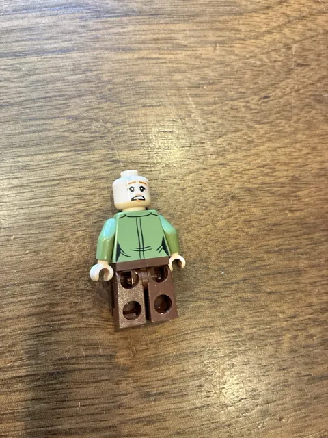 LEGO Jurassic World Claire Dearing Minifigure 75935 75929 75940 75930 76939