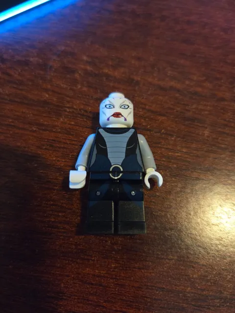Lego Star Wars Asajj Ventress Minifigure SW0318 Exclusive To To Lego Set 7957