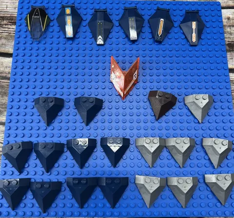 Set of 25 LEGO Wedge 4 x 4 Pyramid Centers/Windscreen 6 x 4 x 1 Hexagonals