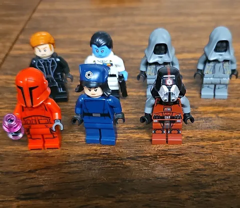 LEGO Minifigure Lot Mixed Characters (7 Figures) w/ Accessories Plastic