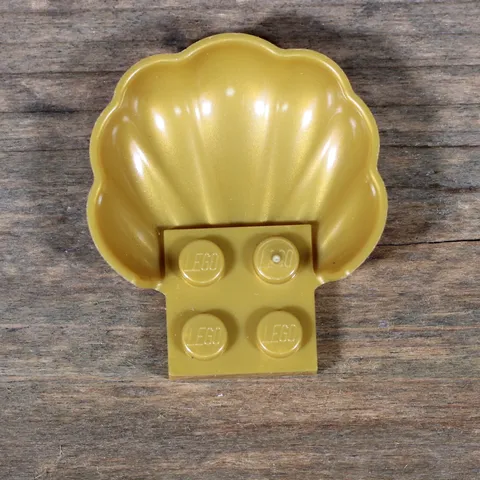LEGO Scallop Clam Shell Pearl Gold Part No. 18970 Qty 1