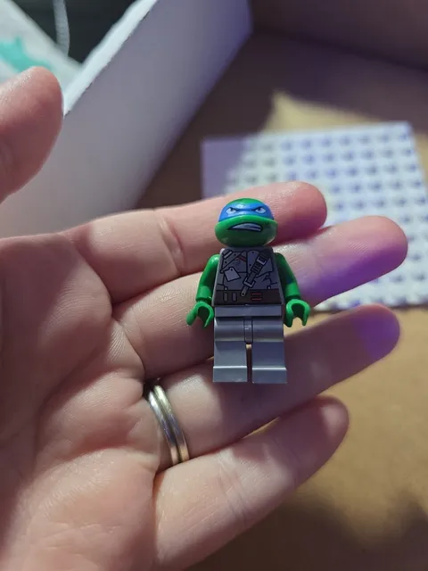 Leonardo  Gritted Teeth/ Rapheal Torso Teenage Mutant Ninja Turtles Minifigure