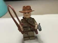Lego Indiana Jones  (7195) Minifig with Accessories!  ￼