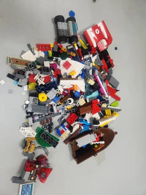 Lego 10+ lbs. Assorted Lot Bricks, Plates, Wheels, Parts, & Pieces See pics 2C