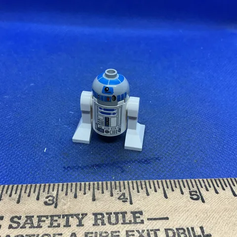 Lego Star Wars Minifigure R2-D2 Astromech Droid Red Dot Silver/Blue sw057
