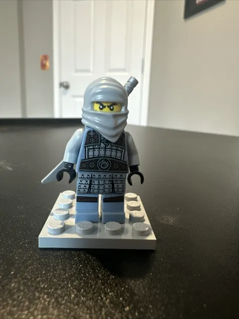 LEGO Ninjago Ash Minifigure Elemental Master of Smoke 853687 njo0298 Grey Ninja