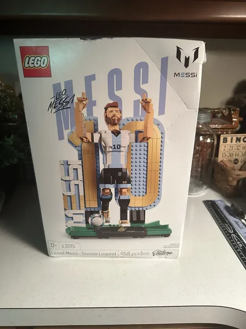 Lego Lionel Messi Soccer Legend 43015 - Unopened - DAMAGED BOX - See Photos