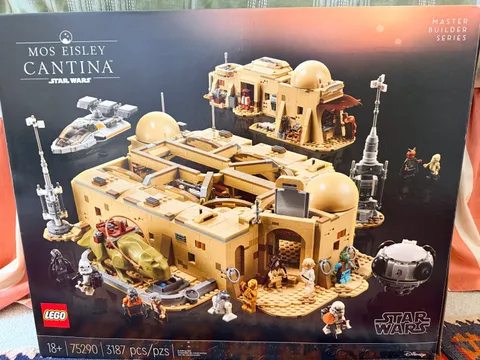 LEGO Star Wars: Mos Eisley Cantina (75290) Built or Disassembled