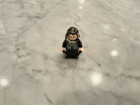 LEGO Minifigure Narcissa Malfoy from Harry Potter set 76471 Knockturn Alley