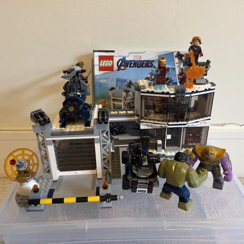 LEGO Super Heroes: Avengers Compound Battle (76131) - Missing 2 Pieces
