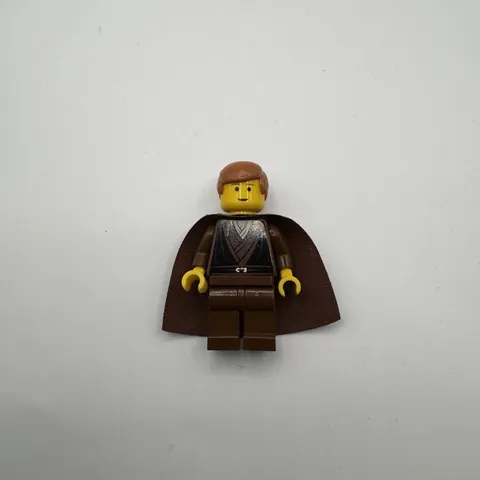 Lego Star Wars Minifigure SW0099 Anakin Skywalker Padawan Yellow Head Cape 7113 