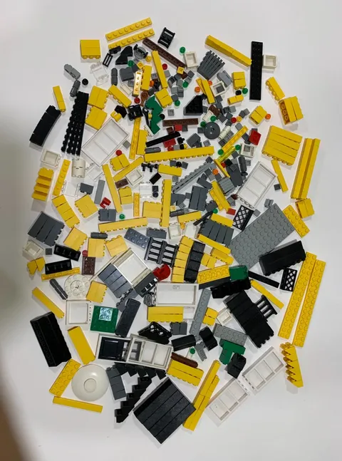 Lego set 4996-1 Creator Beach House 3 in 1 in used and incomplete condition