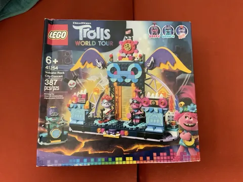 LEGO Trolls: Volcano Rock City Concert (41254) & Lego Trolls 41250 Reef Dance