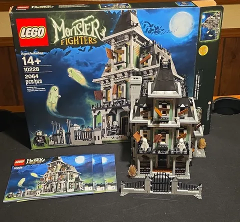 LEGO Monster Fighters Haunted House 10228 2064pc w/ Box & Instructions