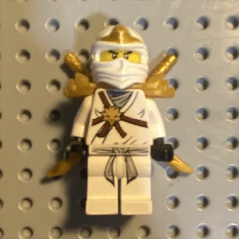 LEGO NINJAGO White Ninja Minifigure w/ Gold Sword Accessories & Backpack