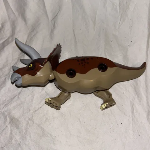 Lego Triceratops Minifigure Triceratops Trapper Dinosaur 5885 2010 Missing 2 Leg