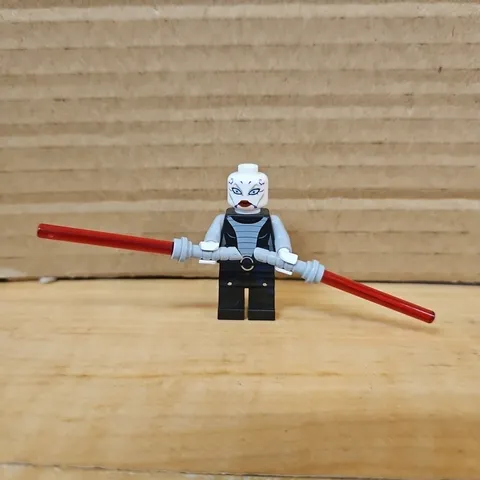 LEGO Star Wars: Asajj Ventress w/ Two Lightsabers
