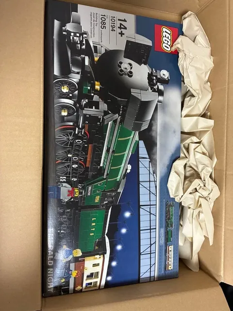 LEGO 10194 EMERALD NIGHT STEAM LOCOMOTIVE TRAIN SET 1085PCS UNOPENED UNUSED BOX