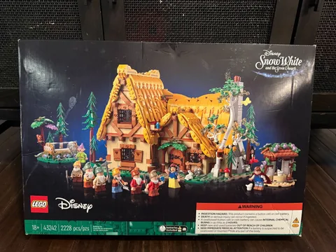 LEGO Disney 43242 Snow White Seven Dwarfs Cottage Sealed Retired