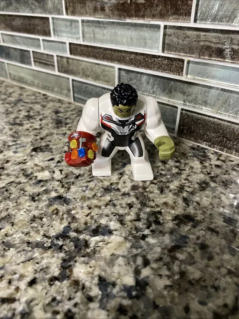 LEGO Marvel Avengers Endgame Hulk w/ Infinity Gauntlet Big Fig Minifigure 76144