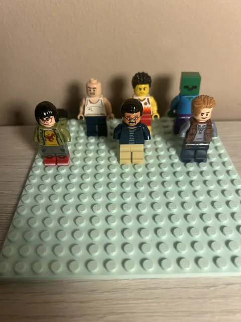 Random LEGO minifigure lot, some with hands some without