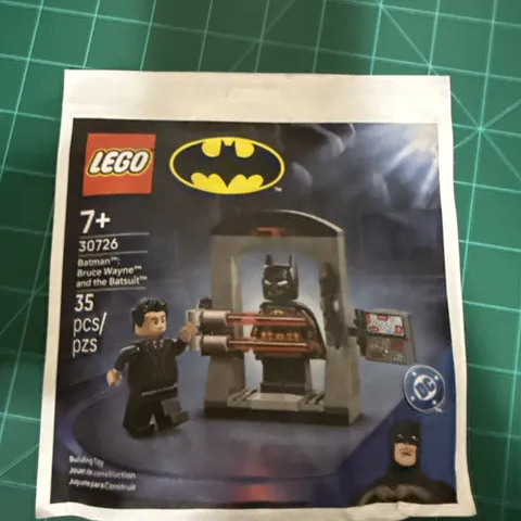 LEGO DC Batman Bruce Wayne and the Batsuit (30726) 2 Minifigures Batcave 2026