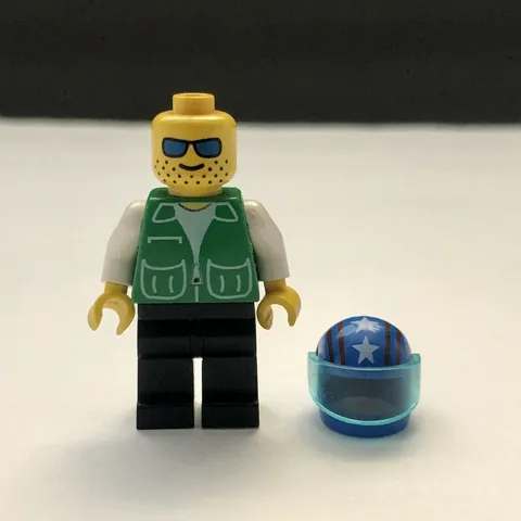 Lego Town 6345 Aerial Acrobats Green Jacket Blue Helmet Stars Minifigure pck005